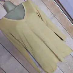 ユニクロイエロー Vネック 長袖ニットSサイズ