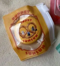 パペットスンスン キャンディストア スライドポーチ付き缶バッジ①