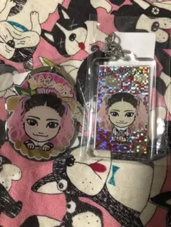 【値下げしました】YURINO アクリルストラップ メタルキーホルダー