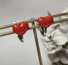 ガラスハートのイヤリング（赤×シルバー）