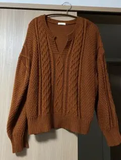 アース ミュージック＆エコロジー　キーネック　セーター　テラコッタ　フリーサイズ