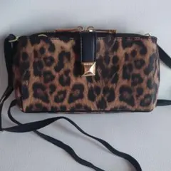 VIVAYOU　ビバユー　お財布ポシェット　長財布　ショルダー　レオパード