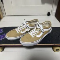 Item thumbnail for item 77a1083e-df74-4b68-b45b-96038e86f74a