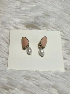 ピンクオーバル型パールピアス