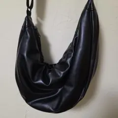 UNIQLO:C レザータッチラウンドショルダーバッグ