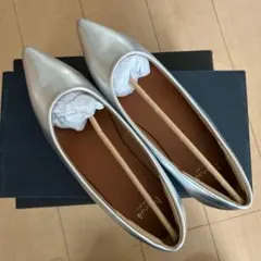 シルバー ポインテッドトゥパンプス 25.5cm
