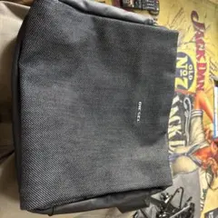 DIESEL グレー リュック背中に斜めにかけるタイプのバックです。