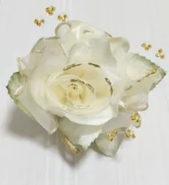 ✩ホワイトローズコサージュ✩ホログラム装飾♡