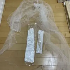 ホワイトウェディングベール・グローブ 装飾品髪飾り３点