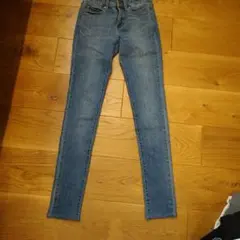 UNIQLO スキニーデニム 23