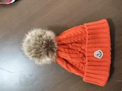 MONCLER オレンジニット帽 ファー付き