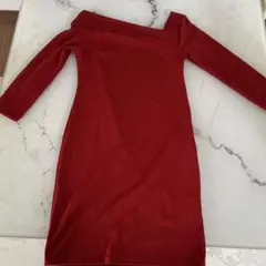 レッドオフショルダー長袖タイトワンピース