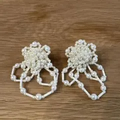 ホワイトパールビーズのピアス