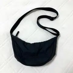 UNIQLO ユニクロ　ラウンドミニショルダーバッグ ブラック　黒のサムネイル