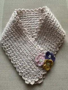 手編み.ベージュのミニマフラー.小花モチーフ＊＊