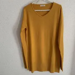 新品Vネックニット　マスタード