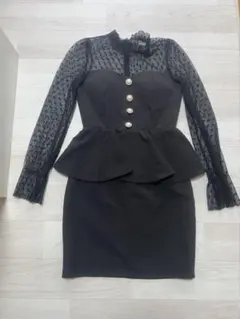 ブラックペプラムドレス