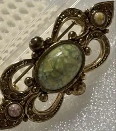 アンティーク調装飾的な金色ブローチ　やや小ぶり年代物レトロビンテージヴィンテージ