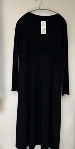 ユニクロ ポンチフレアワンピース　長袖　L ブラック