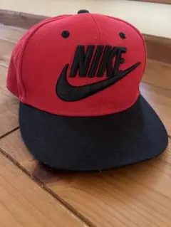 Nike 赤黒 キャップ スナップバック