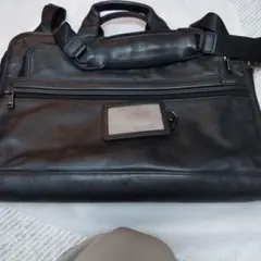 TUMI Alpha スリム・ラージスクリーン・レザー ビジネスバッグ