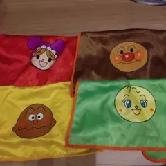 アンパンマン　カレーパンマン　メロンパンナ　あかちゃんマン　マント　4枚