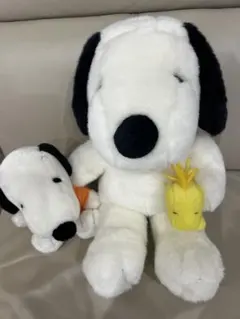 かわいいスヌーピー ぬいぐるみ2体大小。
