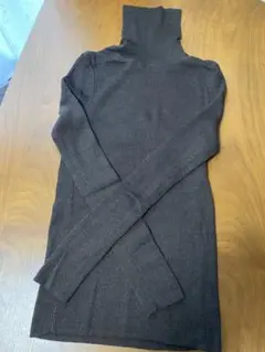 UNIQLO メリノリブタートルネックセーター