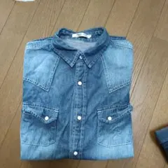 デニムシャツ レギュラーカラー ボタン付き