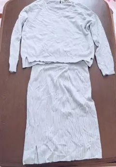 アプワイザーリッシェ グレー ニット セットアップ