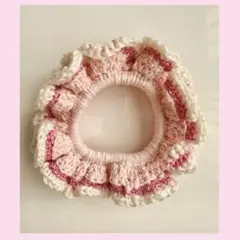 手編みのフリルシュシュ　かぎ針編みハンドメイド　ピンク×コーラル×ホワイト