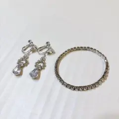 美品 シルバー クリスタル ドロップイヤリング 式 シンプル キラキラ