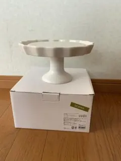 本人不在の誕生日会　ケーキスタンド　陶器