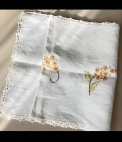 花柄刺繍 クロス　テーブルランナーレース仕上げ　古物　アンティーク