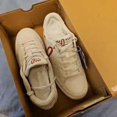 SKECHERS ハート刺繍 ホワイトスニーカー