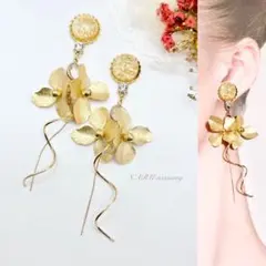 【95】金箔入カボション　大ぶり砂金フラワー　ひねりチャーム　ピアス　イヤリング
