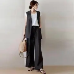 パンツスーツ　ジレ　夏　大人こなれ　ノースリーブジャケット　ロングジレ　黒