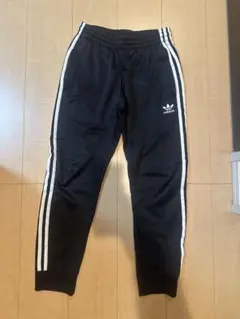adidas 3本ライン ブラックジャージパンツ XS