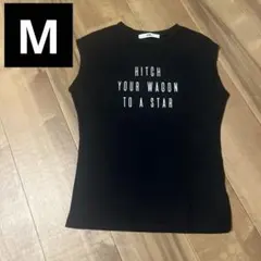 黒タンクトップ