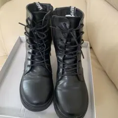ジッパー付きブラックブーツ　Mサイズ