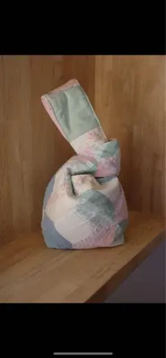 maddie handmade quilt knot bag パッチワーク - メルカリ