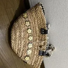 花モチーフ付きストローかごバッグ