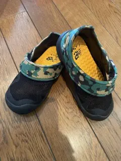 ニューバランス サンダル 黒×カモフラ柄 14センチ