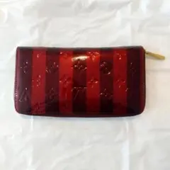 ルイヴィトン モノグラムヴェルニ レイユール ジッピーウォレット