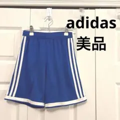 adidas 青いハーフパンツ ホワイトストライプ付き