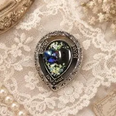 ★未使用★ハンドメイド　ブローチ　スワロフスキー　シルバー　黒　ラメ
