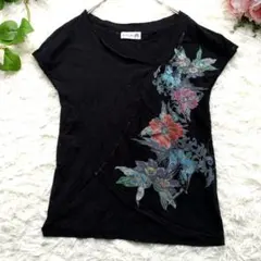 【SCOLar スカラー】【М】黒　ブラック　Tシャツ　花柄　カジュアル　半袖のサムネイル