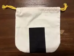 シンプルな白い巾着袋　おにぎり型