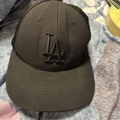 ブラック LAロゴ トラッカーキャップ