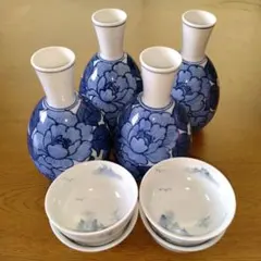 徳利４個とおちょこ４個